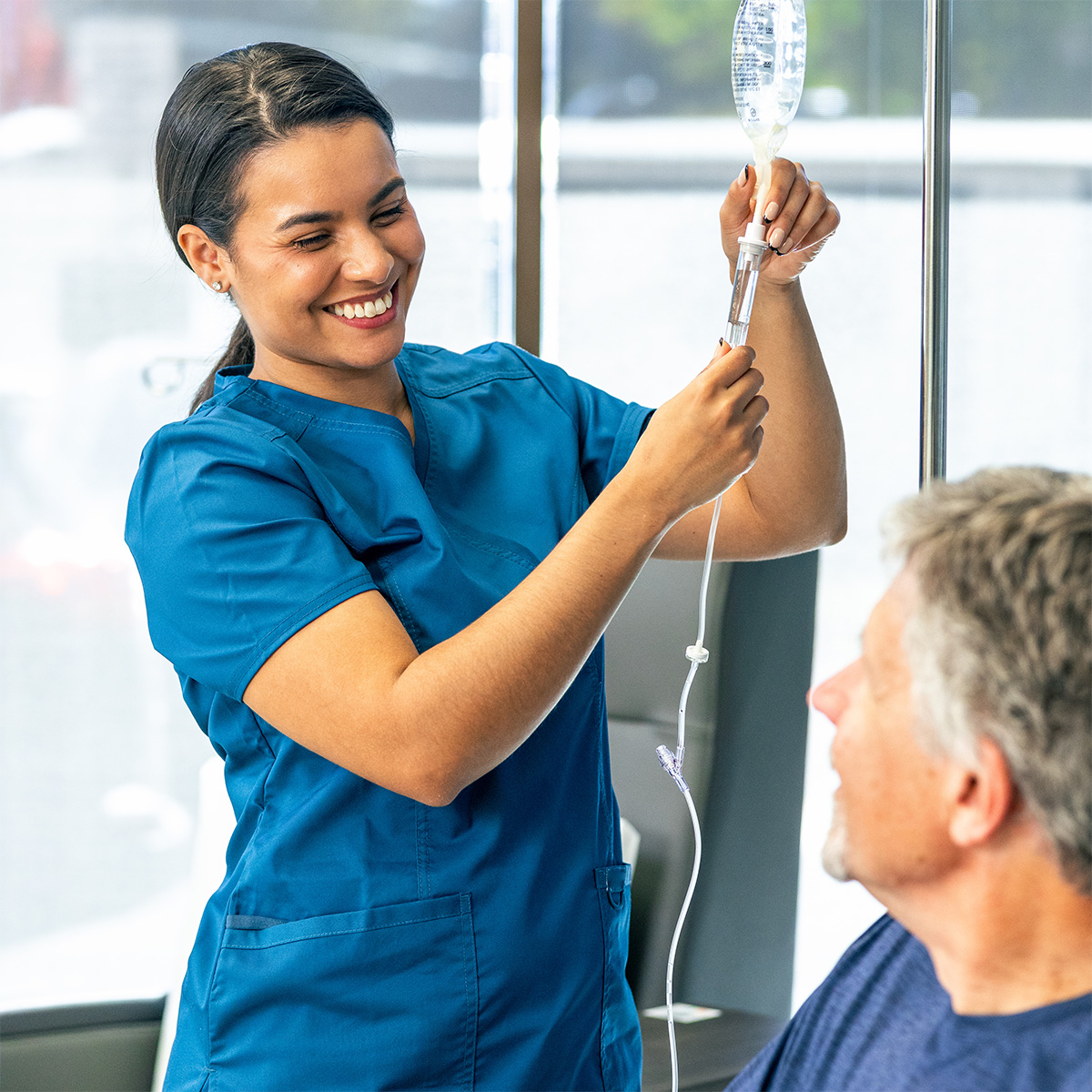 PerCuro nurse preparing an infusion for a patient
